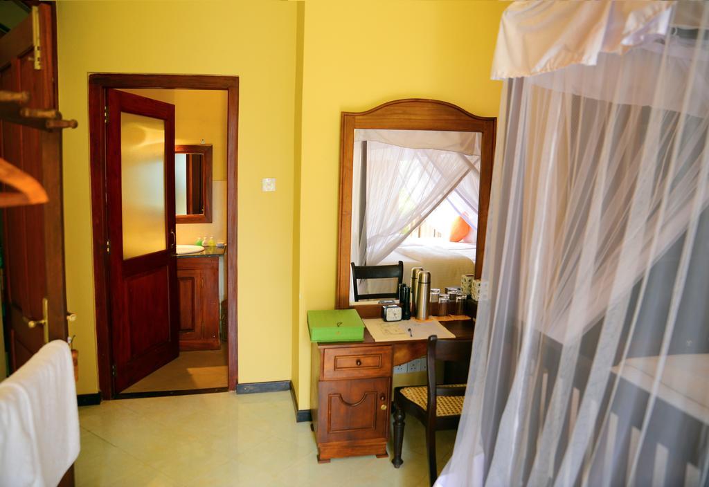 Tropical Retreat Hotel Unawatuna Buitenkant foto